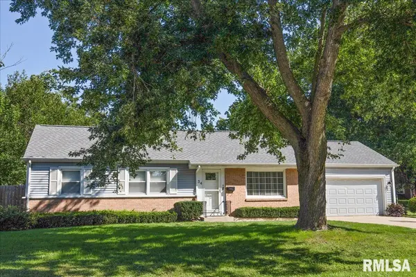 34 COTTONWOOD DR, Chatham, IL 62629