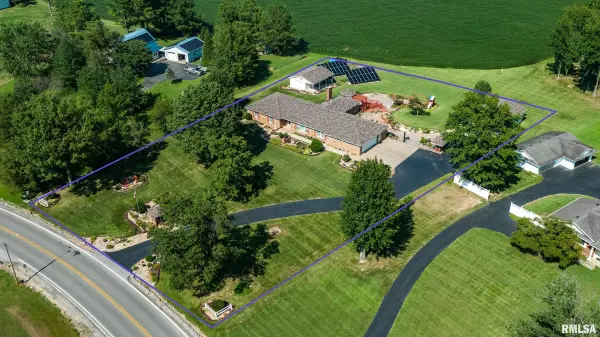 1605 Old Creal Springs RD, Marion, IL 62959
