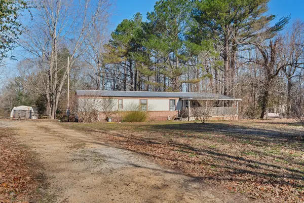 1310 W Haleys Creek Rd, Centerville, TN 37033