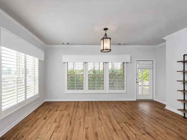 1055 Sumner Grv, Spring Hill, TN 37174
