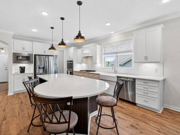 1055 Sumner Grv, Spring Hill, TN 37174
