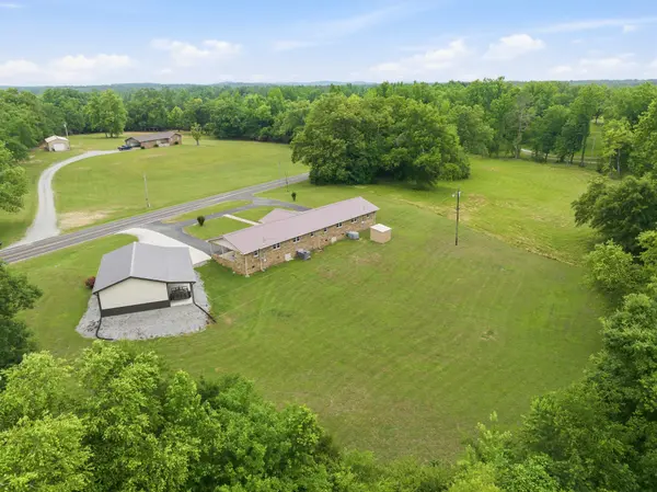 944 Brooksie Thompson Rd, Decaturville, TN 38329