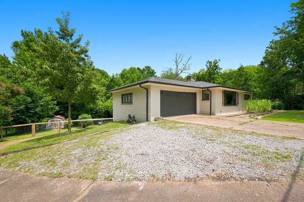 250 Washington Ave, Camden, TN 38320