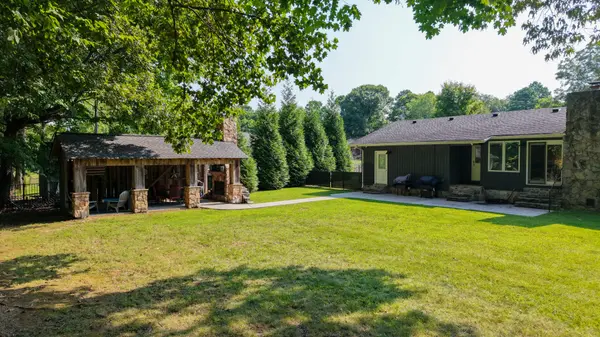 102 Quail Ct, Estill Springs, TN 37330