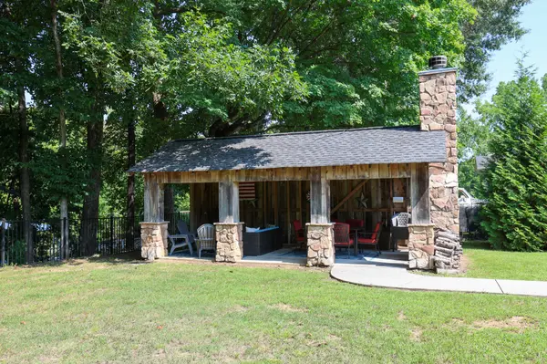 102 Quail Ct, Estill Springs, TN 37330