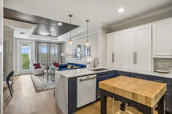 309 Seven Springs Way #403, Brentwood, TN 37027