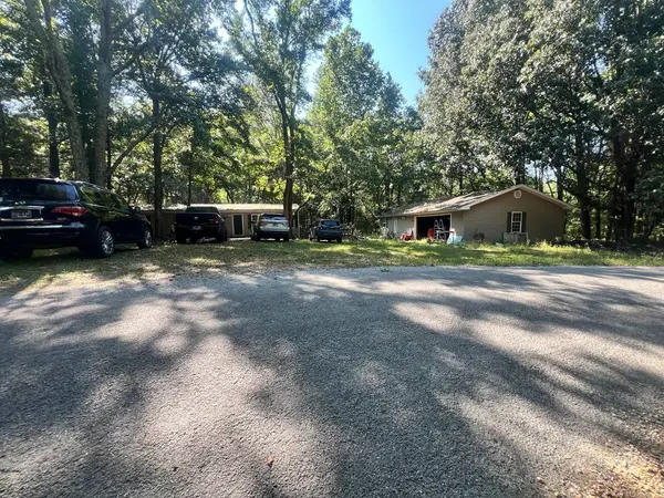 1800 Goldston Springs Rd, Puryear, TN 38251