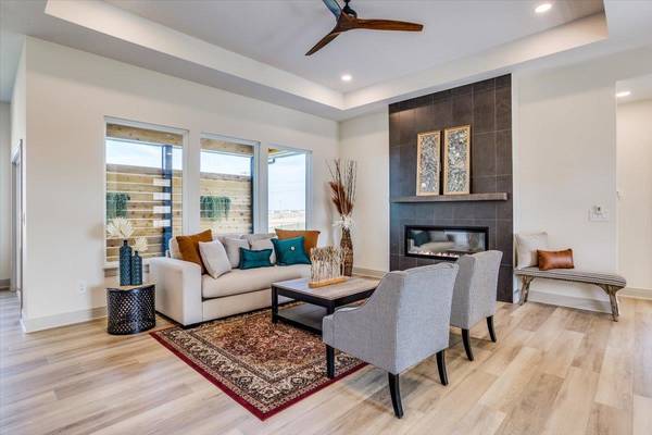 3233 N Pine Grove Cir, Wichita, KS 67205