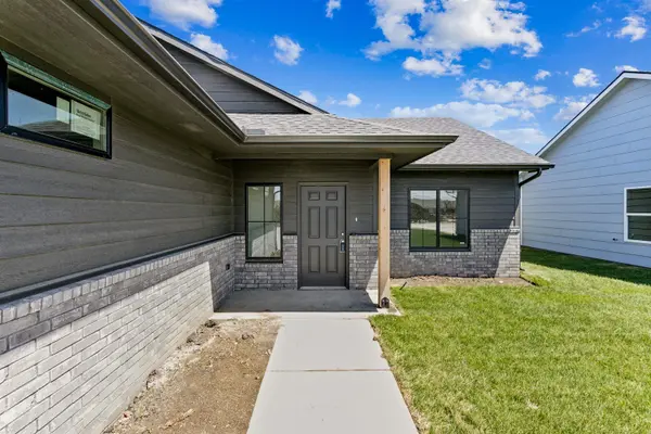 8968 E Forbes Cir, Bel Aire, KS 67226
