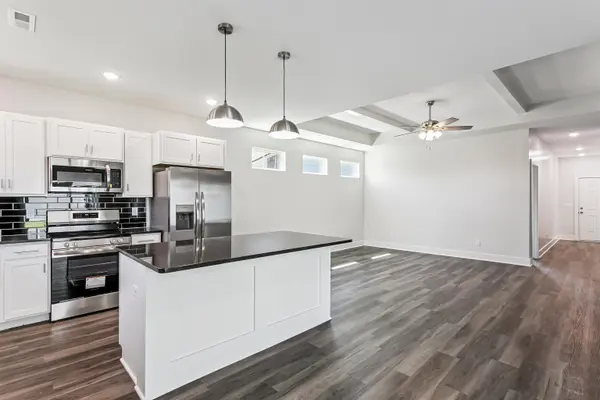 8968 E Forbes Cir, Bel Aire, KS 67226