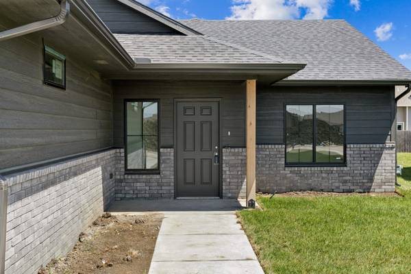 8968 E Forbes Cir, Bel Aire, KS 67226