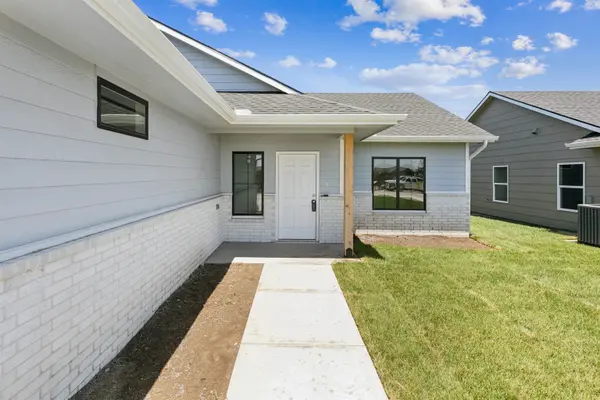 8974 E Forbes Cir., Bel Aire, KS 67226