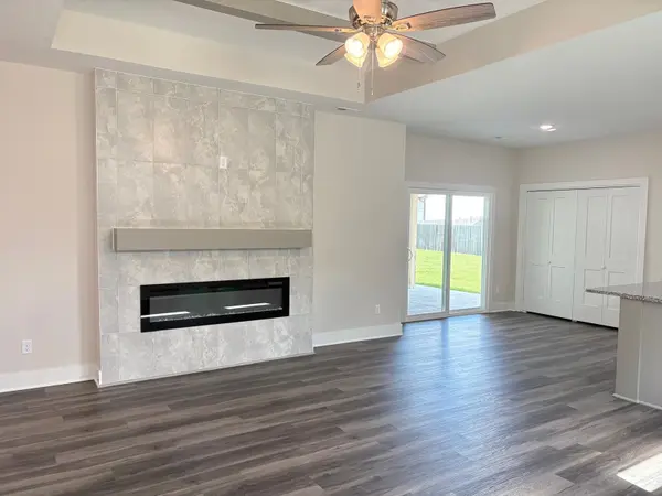 8980 E FORBES CIR, Bel Aire, KS 67226