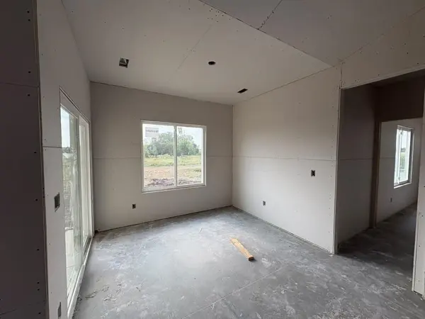 5911 Plumthicket St, Bel Aire, KS 67226