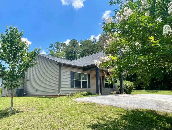 12 Bush ST, Inman, SC 29349
