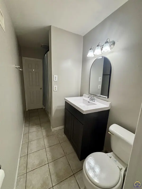 935 Sunnyslope St, Emporia, KS 66801
