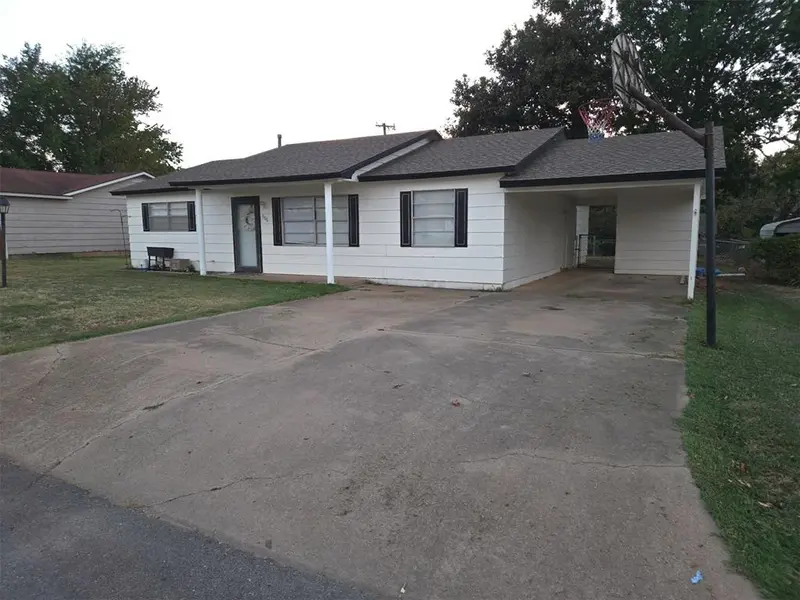 606 N Cedar AVE, Stroud, OK 74079