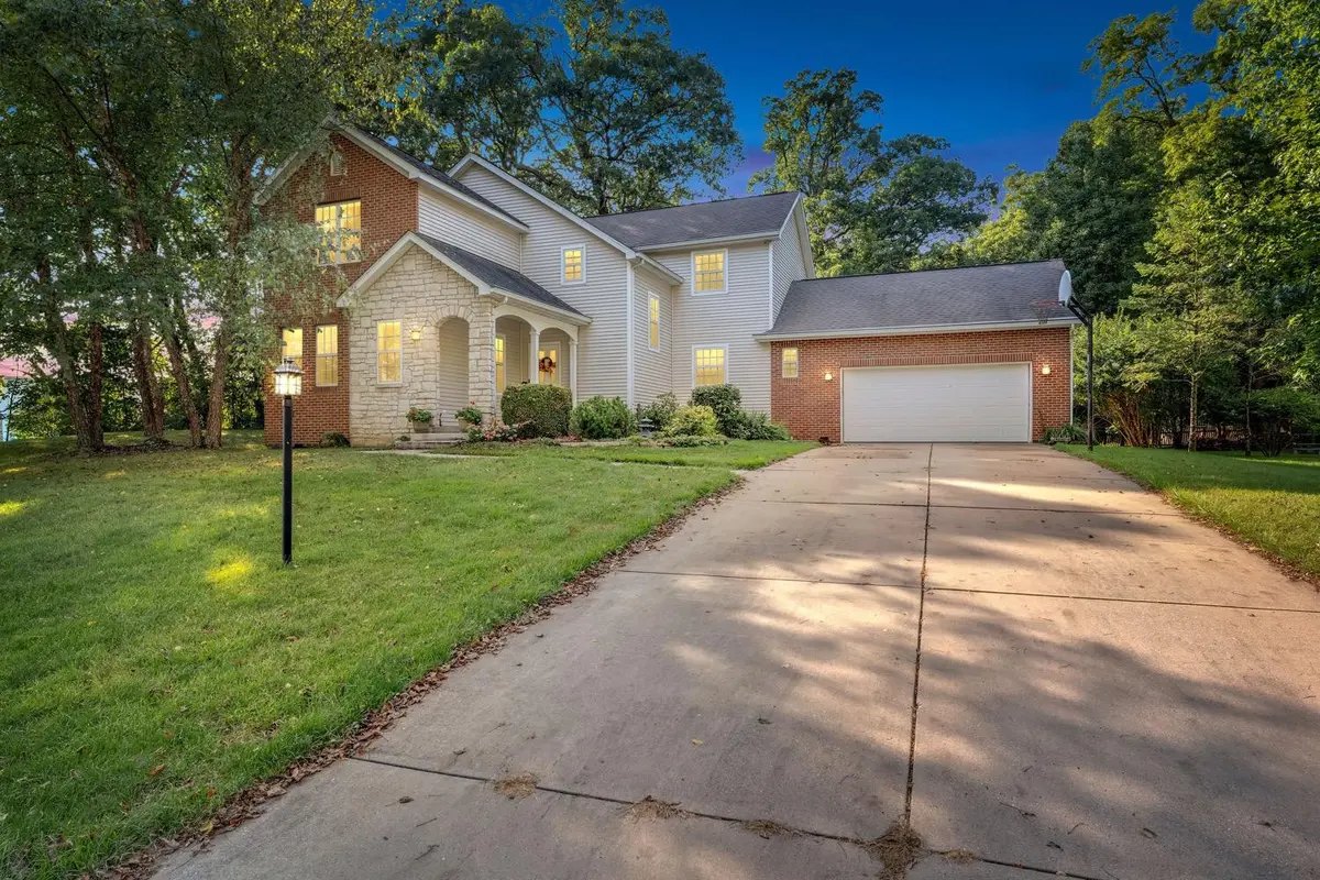 1801 Old Oak DR, Valparaiso, IN 46385