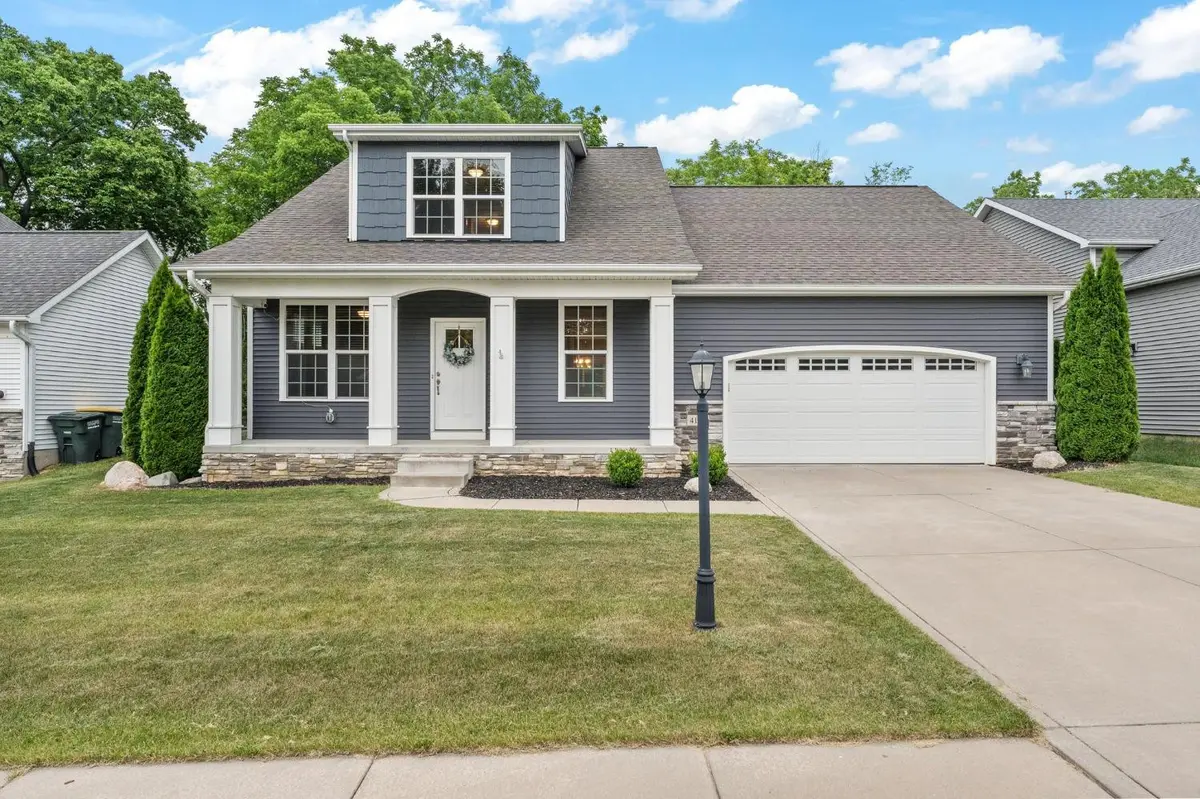 4106 Crown DR, Valparaiso, IN 46383