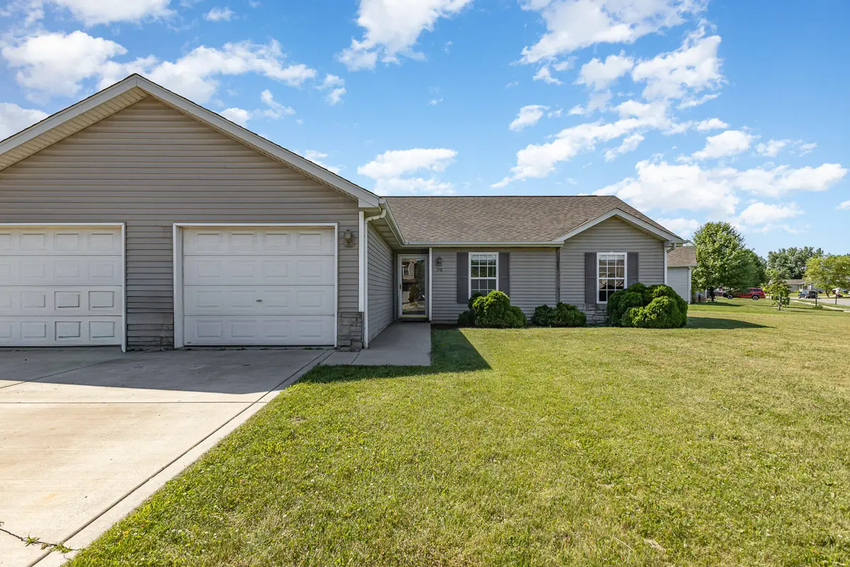 370 S Boo RD, Burns Harbor, IN 46304