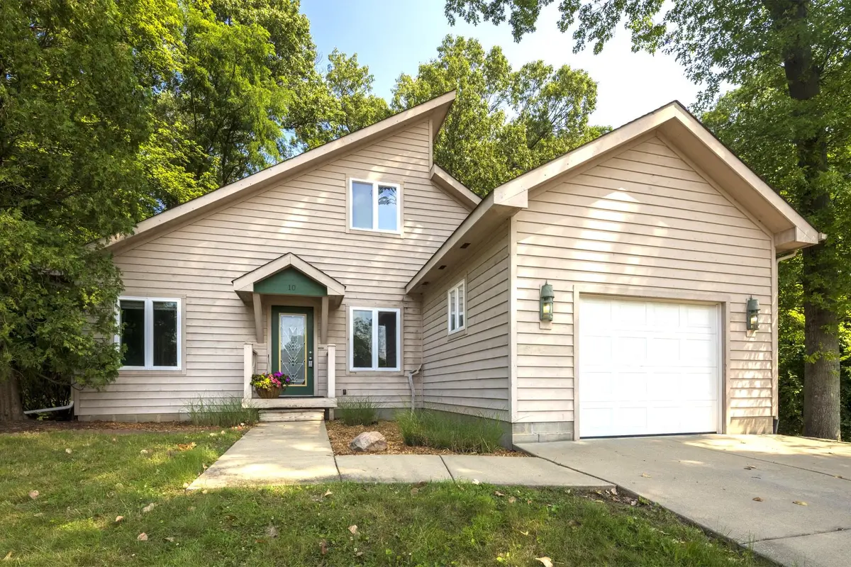 10 Knoelke Drive, Porter, IN 46304