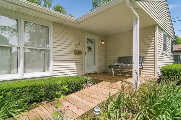 2102 George ST, Rolling Meadows, IL 60008