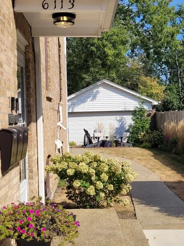 6113 N Karlov AVE #2, Chicago, IL 60646