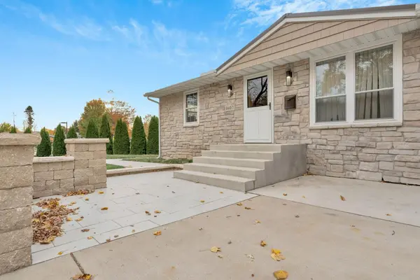 1607 Northwood CT, Valparaiso, IN 46383