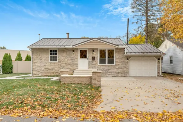 1607 Northwood CT, Valparaiso, IN 46383