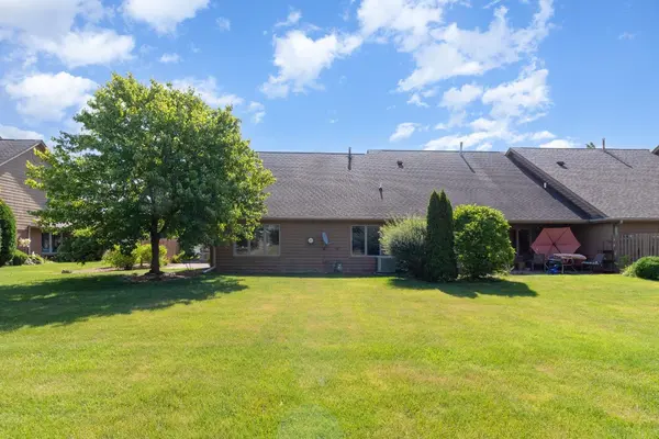 902 Cornwallis LN, Munster, IN 46321