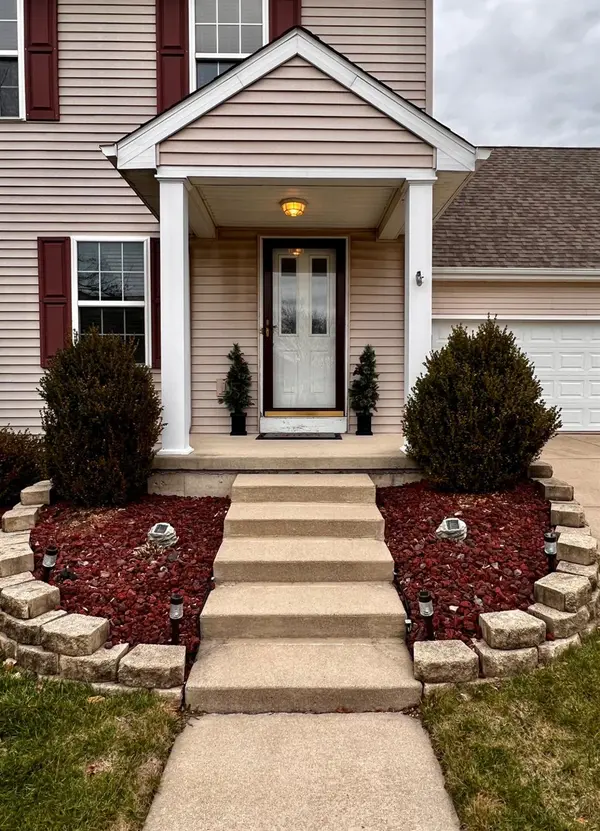 1865 Glasgow ST, Valparaiso, IN 46385