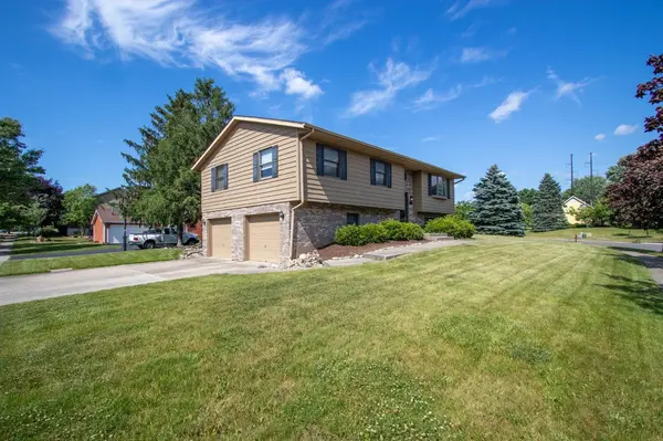 3702 Cottonwood LN, Valparaiso, IN 46385