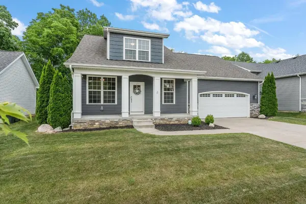 4106 Crown DR, Valparaiso, IN 46383