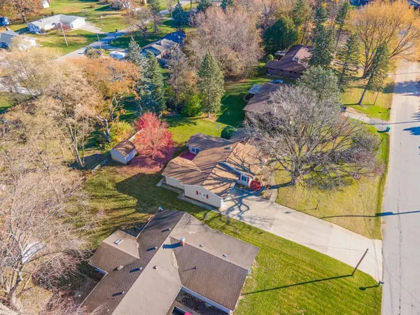 205 W Canterbury DR, La Porte, IN 46350