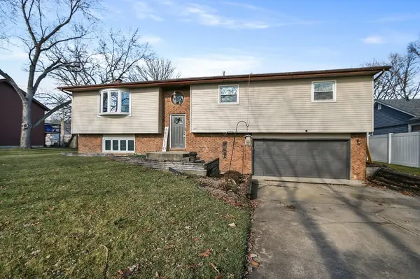 2610 Crowsnest DR, Hobart, IN 46342