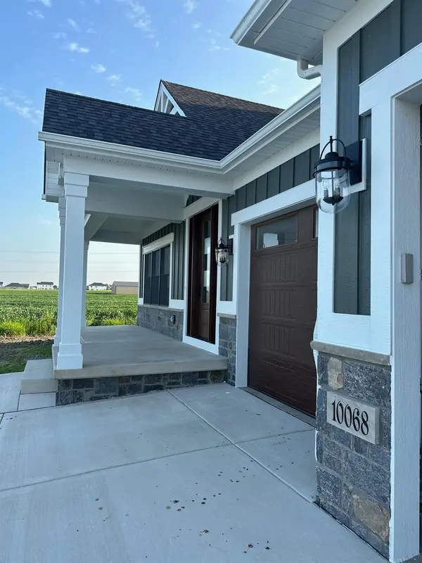 10068 Amberley LN, St. John, IN 46373
