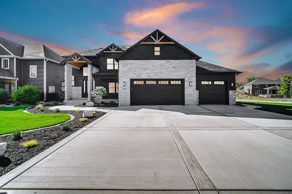 906 Sylvia LN, Crown Point, IN 46307