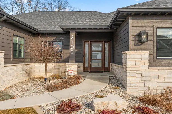 2102 Louis DR, Crown Point, IN 46307