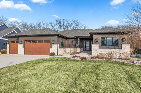 2102 Louis DR, Crown Point, IN 46307