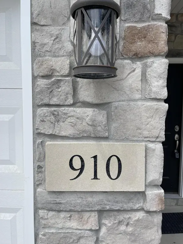 910 Penny Court, Hobart, IN 46342