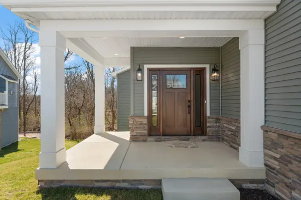 3907 Crown DR, Valparaiso, IN 46383