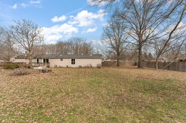 310 Iroquois TRL, Burns Harbor, IN 46304