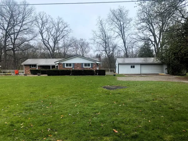 3032 Crestview DR, Winamac, IN 46996