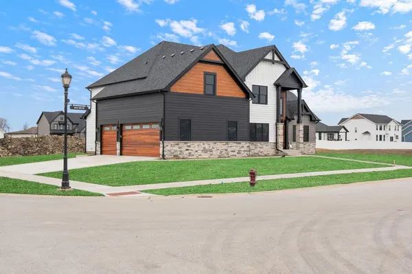 9450 Iris DR, St. John, IN 46373