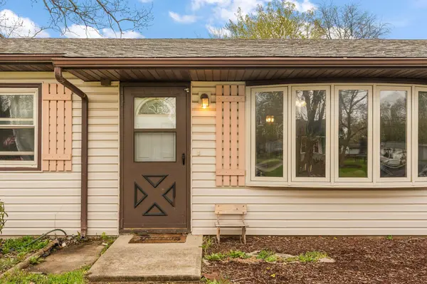 333 Pinewood DR, Valparaiso, IN 46385