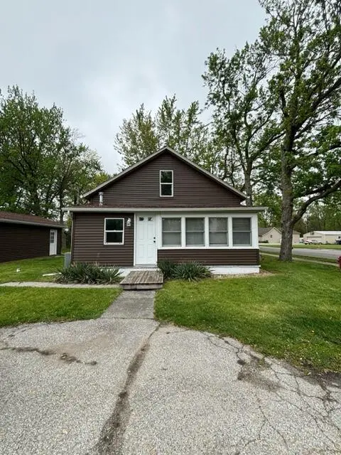 922 Begonia ST, Demotte, IN 46310