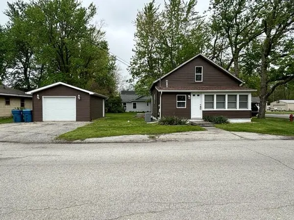 922 Begonia ST, Demotte, IN 46310