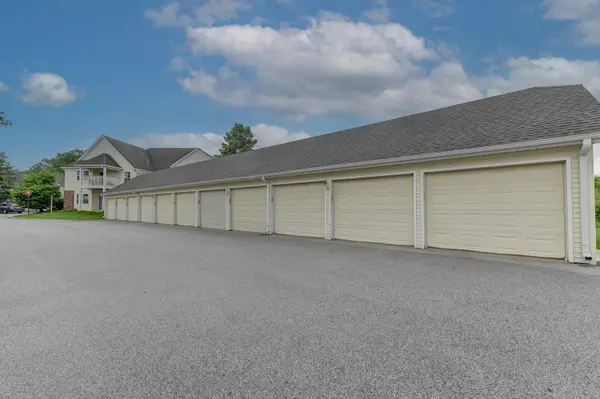 870 Edgewood Glen DR, Valparaiso, IN 46385