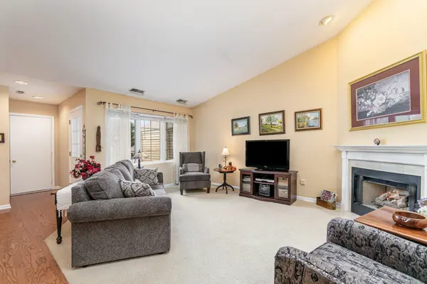 6851 Falcon DR, Schererville, IN 46375