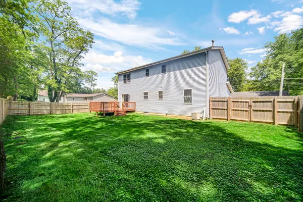1318 Whippoorwill RD, Valparaiso, IN 46383